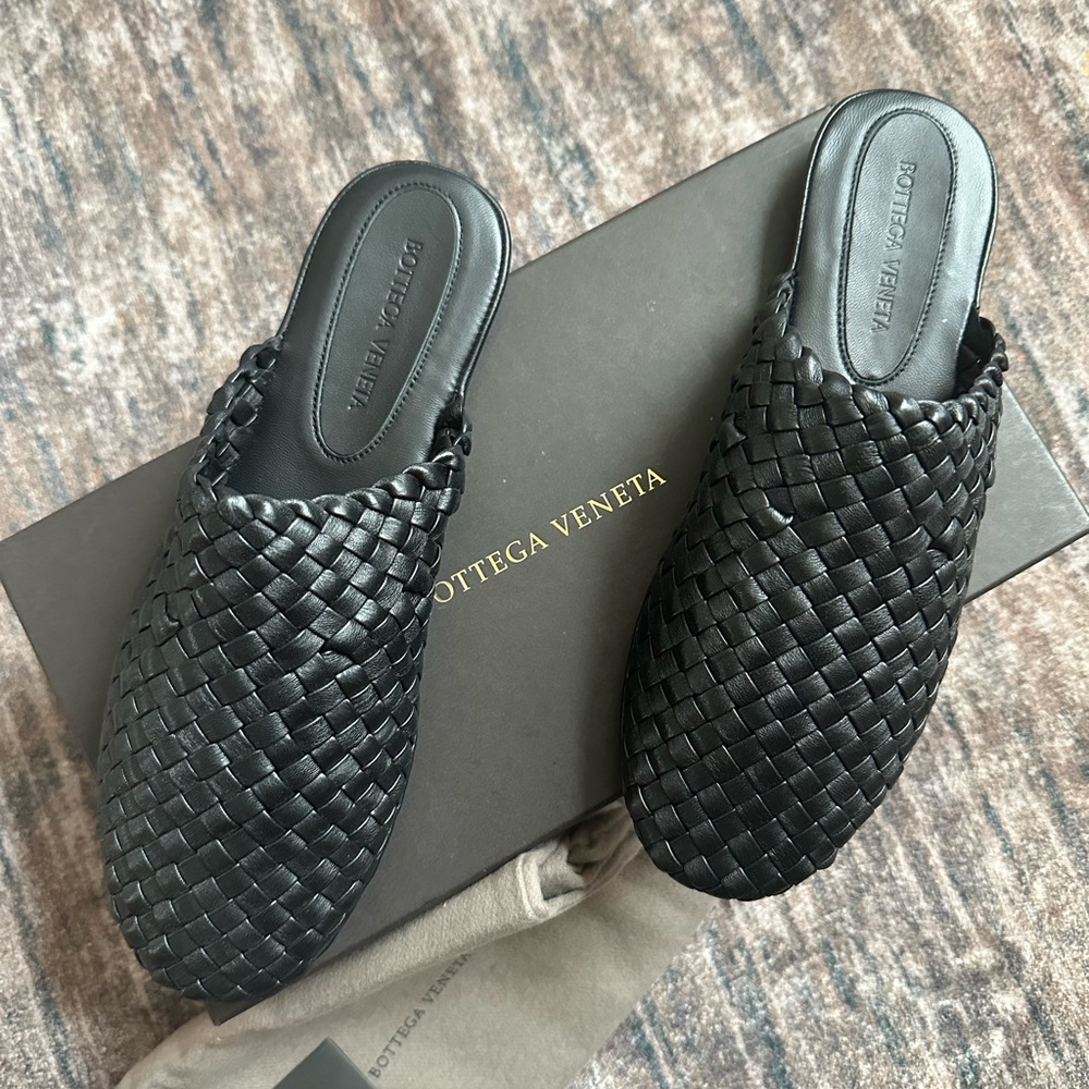 Bottega Veneta Black Intrecciato Leather Slides